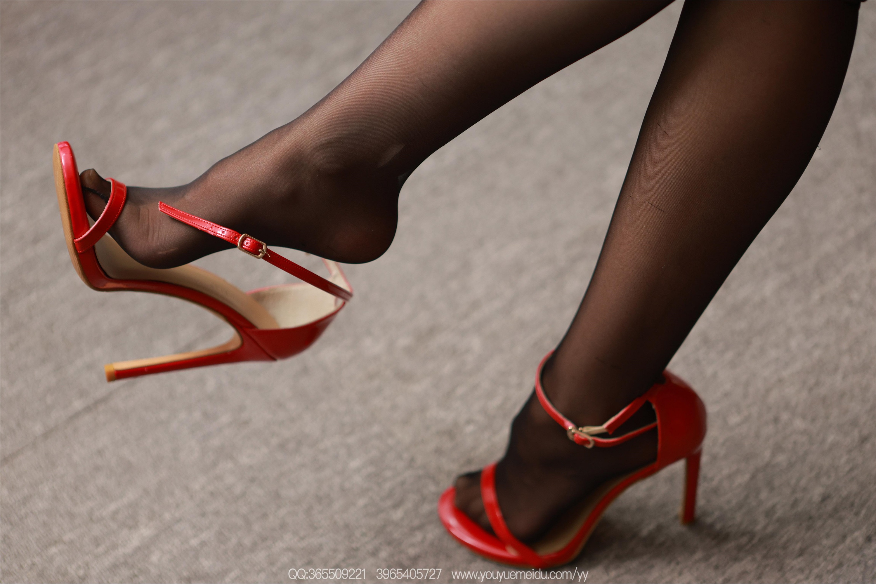 IESS异思趣向  2025.08.10 丝享家 2128 小金《美腿女秘（上）》